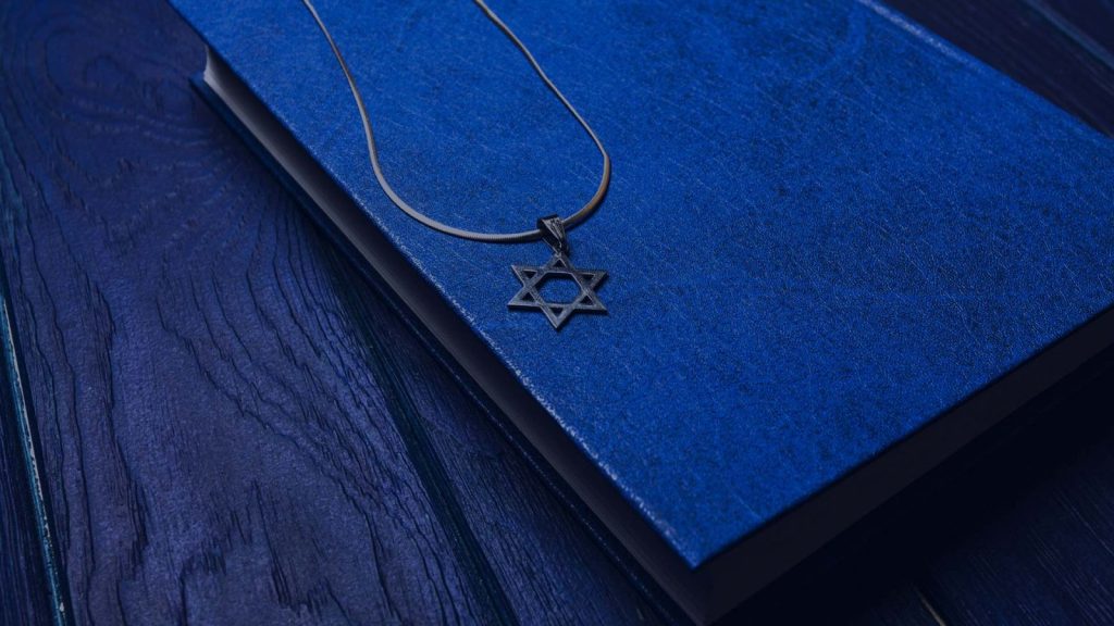 עין הרע ביהדות: הבנת האמונות הטפלות ומקורותיה
